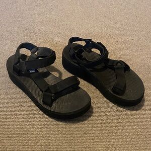 Teva Women's Classic Black Platform style Sandals sz 8